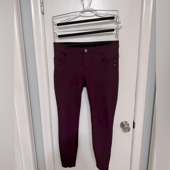Like perfect shape Ladies Maurice’s - burgundy jeggings size Medium - Picture 2 of 15